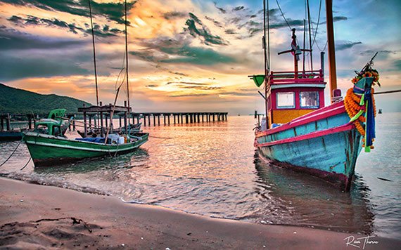 Thai Fishing Boats on Koh Larn photo By Russ Thorne