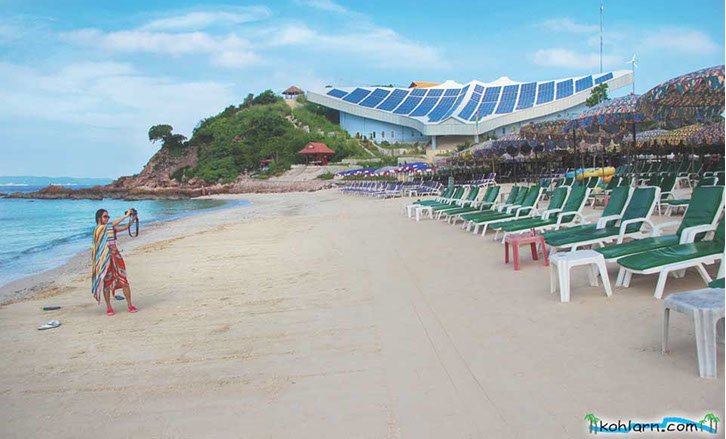 Samae Beach selfie with a DSLR