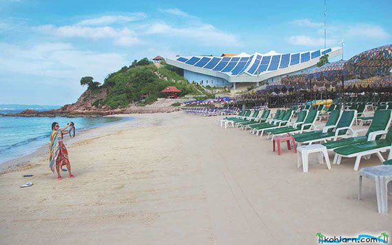 Samae Beach selfie with a DSLR